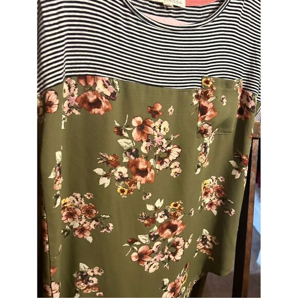 Rewind Women's Green Half Stripe Half Floral T-Shirt Size M - Picture 4 of 6